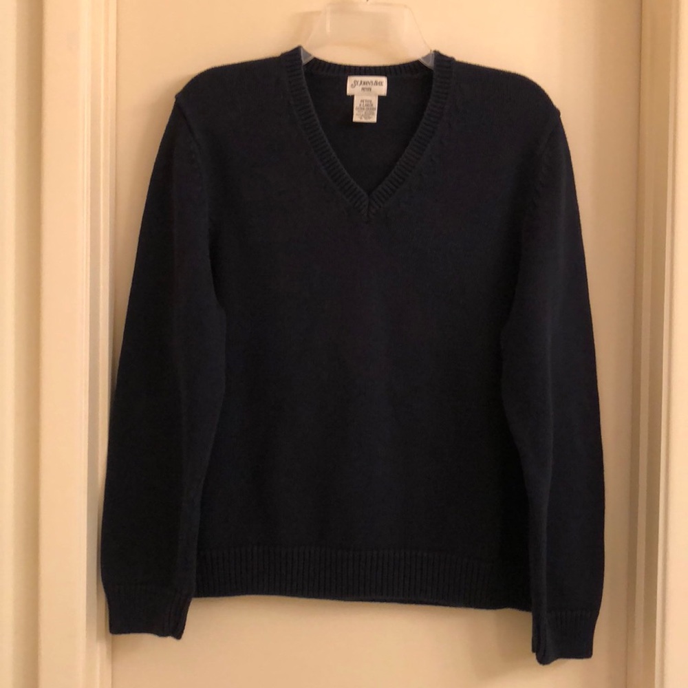 St John’s Bay Petite Navy blue v neck sweater